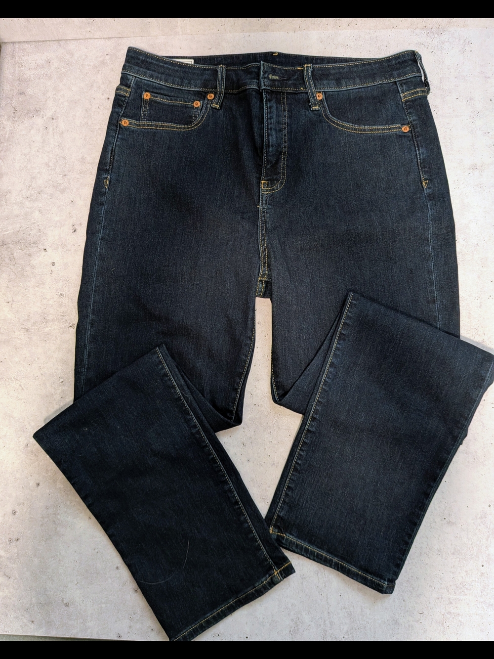 GAP Straight-Leg Jeans in Dark Indigo - Size 14 Short